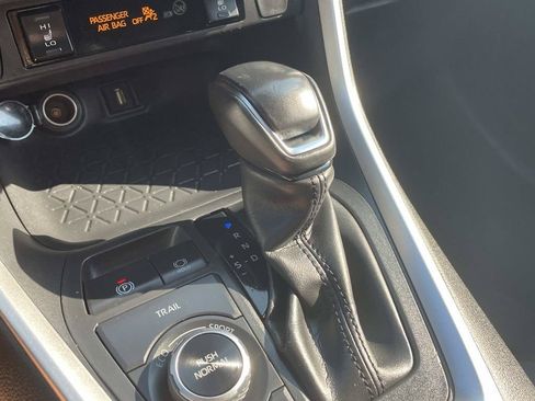 Used 2021 Toyota RAV4 XLE w/ XLE Grade Weather Package AWD/4WD image 39