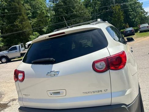 Used 2011 Chevrolet Traverse LT w/ LPO, 'HIT The Road' Package FWD image 6