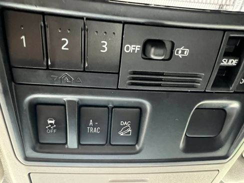 Used 2017 Toyota 4Runner SR5 Premium AWD/4WD image 18