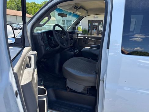 Used 2017 Chevrolet Express 3500 LT w/ LT Preferred Equipment Group RWD image 9