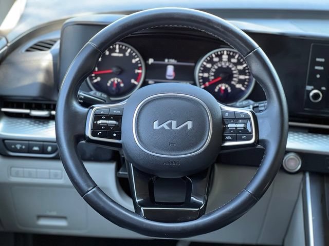 Used 2022 Kia Carnival LX FWD image 30