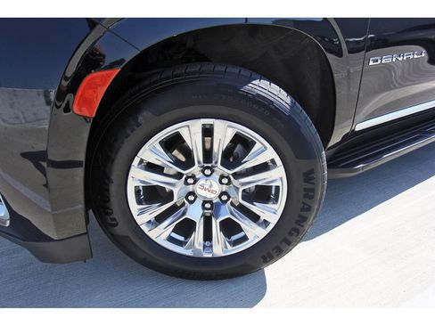 Used 2024 GMC Yukon Denali RWD image 29