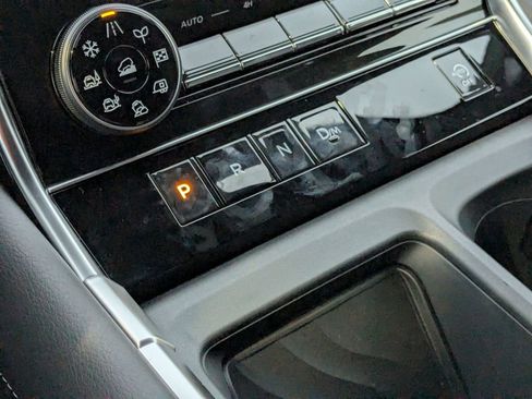 New 2026 Nissan Armada SL w/ Captain's Chari Seat Package image 21