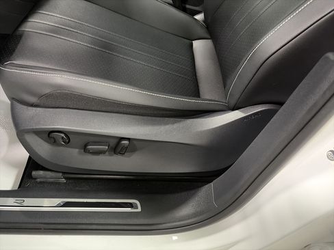 Certified 2024 Volkswagen Tiguan SE R-Line AWD/4WD image 16