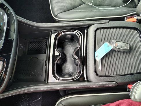 New 2026 Chrysler Pacifica Limited w/ Uconnect Theater Family Group image 23