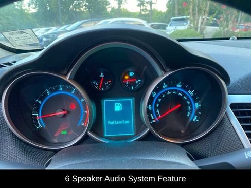 Used 2015 Chevrolet Cruze LT w/ Technology Package FWD image 11