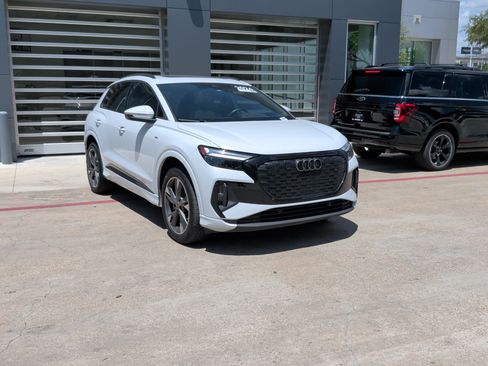 Certified 2024 Audi Q4 e-tron Premium Plus AWD/4WD image 2