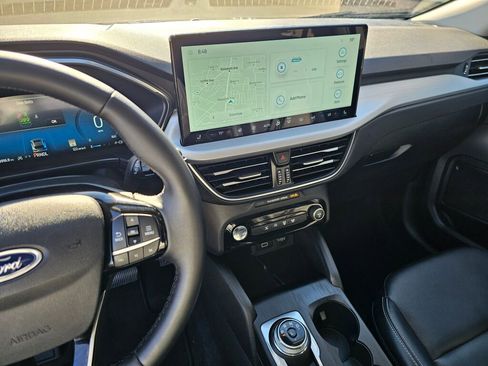 Certified 2025 Ford Escape Platinum AWD/4WD image 21