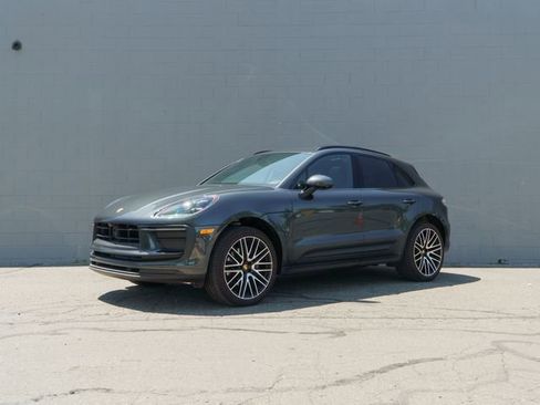 Certified 2026 Porsche Macan AWD/4WD image 1
