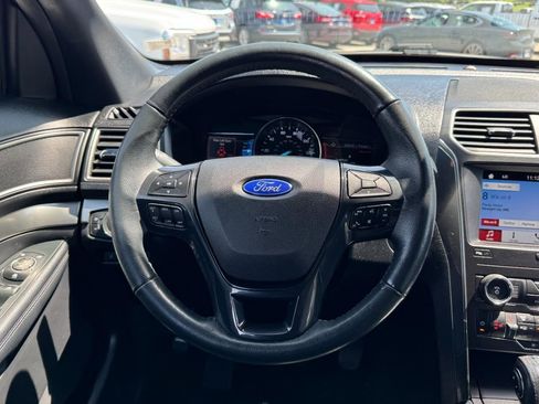 Used 2018 Ford Explorer XLT w/ Equipment Group 202A FWD image 13