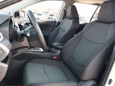 Used 2025 Toyota RAV4 XLE image 27