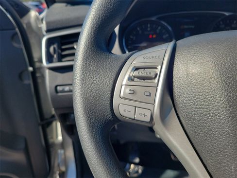 Used 2015 Nissan Rogue SV image 57