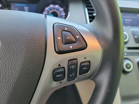 Used 2018 Ford Taurus SE FWD image 22