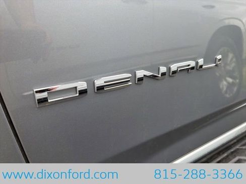 Used 2025 GMC Yukon XL Denali AWD/4WD image 10
