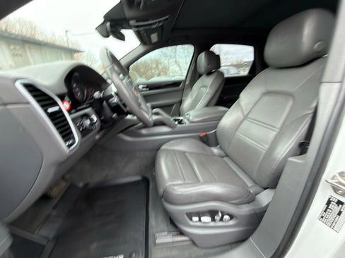 Used 2020 Porsche Cayenne image 37