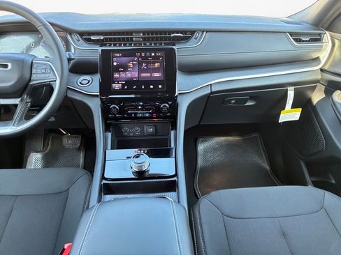 New 2026 Jeep Grand Cherokee Laredo image 3