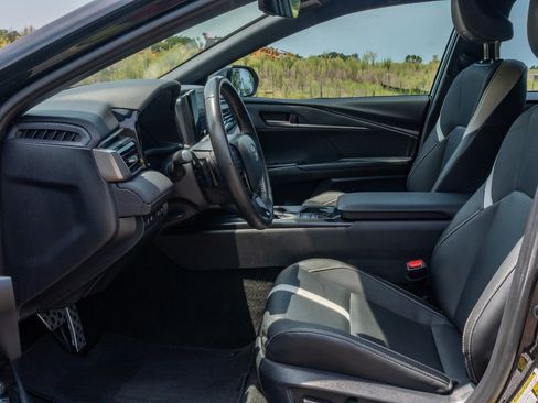 Used 2025 Toyota Camry SE w/ Convenience Package FWD image 11