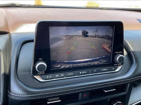 Used 2023 Nissan Rogue SV FWD image 21
