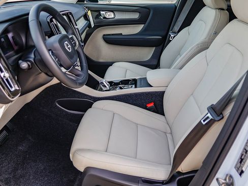 New 2026 Volvo XC40 B5 Plus w/ Protection Package Premier image 19