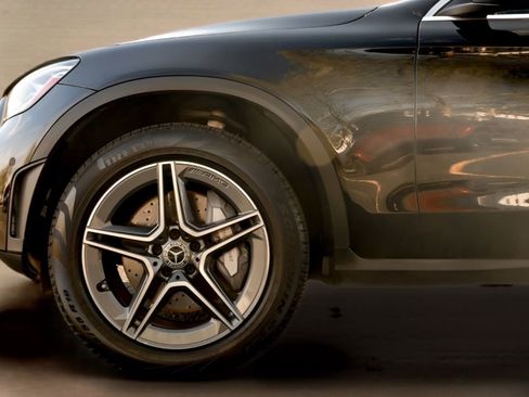 Used 2020 Mercedes-Benz GLC 300 4MATIC w/ Driver Assistance Package image 11