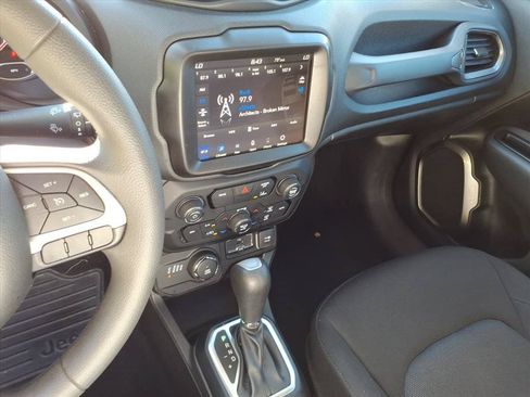 Used 2023 Jeep Renegade Latitude AWD/4WD image 33