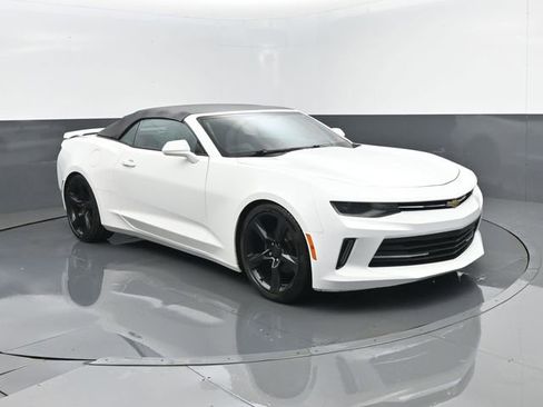 Used 2017 Chevrolet Camaro LT RWD image 3