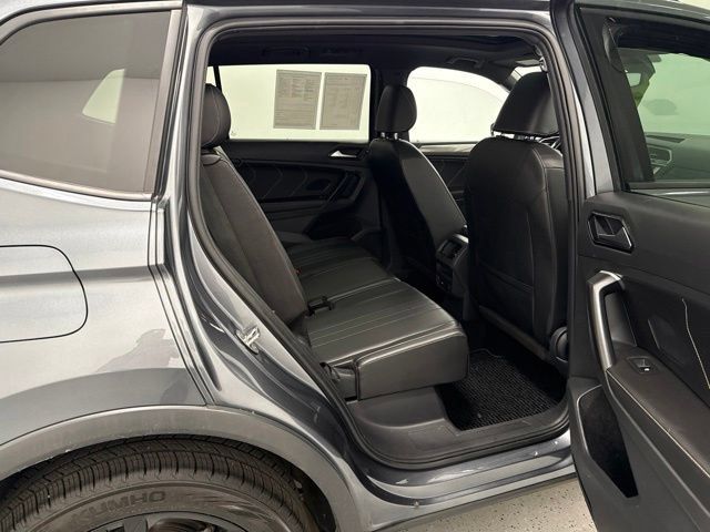Used 2024 Volkswagen Tiguan SE R-Line FWD image 17
