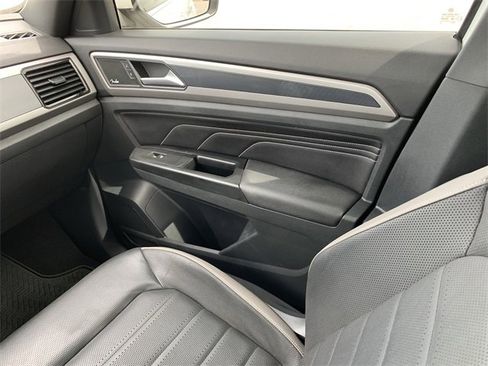 Used 2020 Volkswagen Atlas Cross Sport SEL Premium image 18