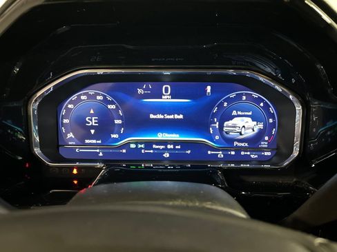 Used 2024 Chevrolet Silverado 1500 LT AWD/4WD image 16