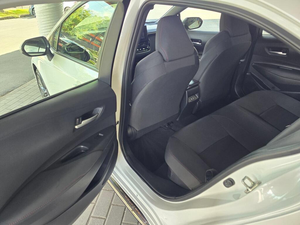 Used 2024 Toyota Corolla SE w/ SE Package FWD image 15