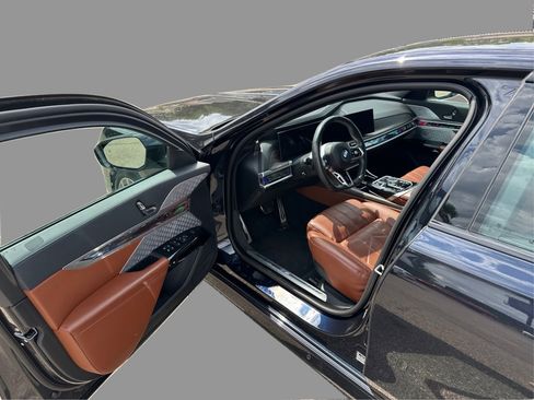 Used 2023 BMW 760i xDrive w/ Luxury Rear Seating Package AWD/4WD image 46