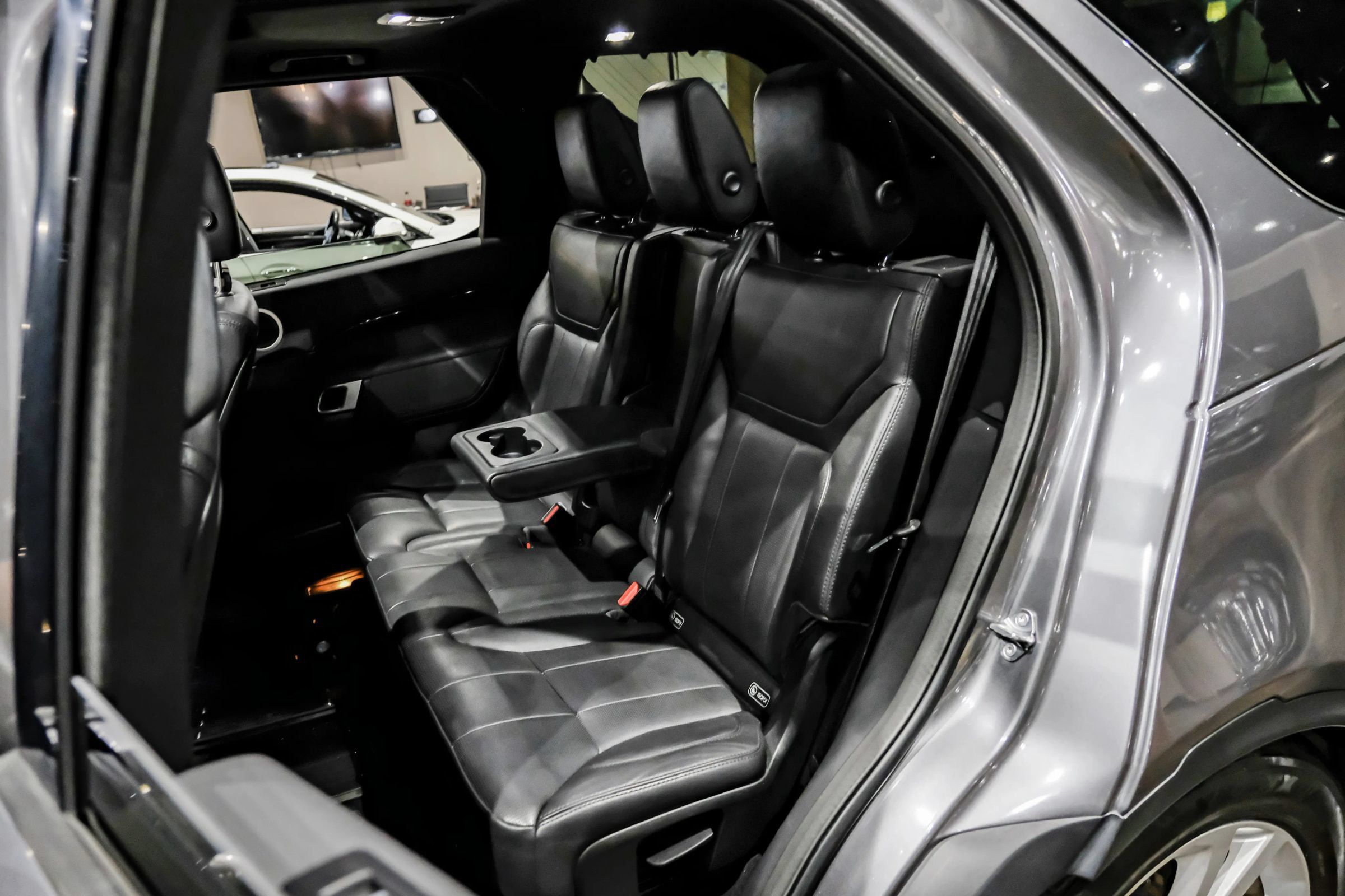 Used 2018 Land Rover Discovery SE AWD/4WD image 39