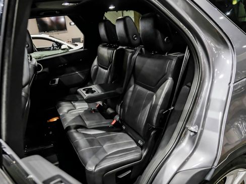 Used 2018 Land Rover Discovery SE AWD/4WD image 39