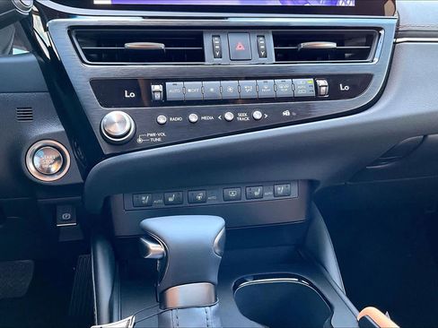 New 2025 Lexus ES 350 w/ Premium Package image 19