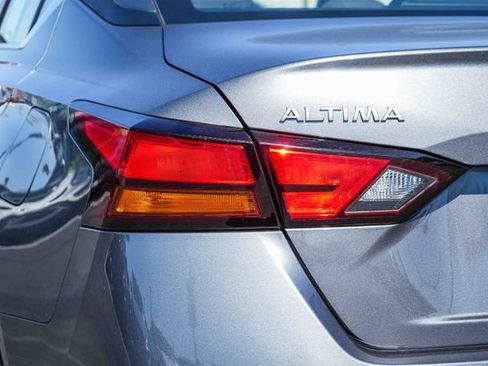 Used 2025 Nissan Altima 2.5 SV FWD image 10