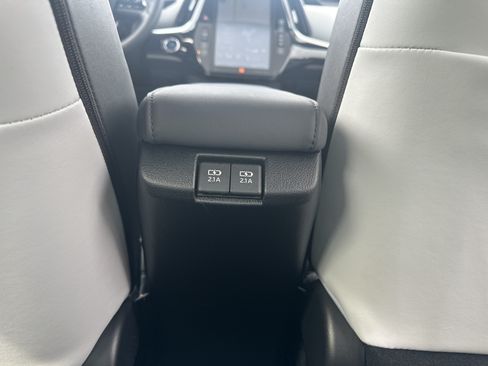 Used 2021 Toyota Prius Limited w/ Premium Convenience Package FWD image 9