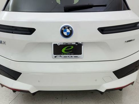 Used 2024 BMW iX xDrive50 w/ Premium Package AWD/4WD image 11