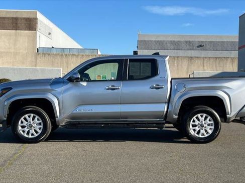 Certified 2025 Toyota Tacoma SR5 image 9