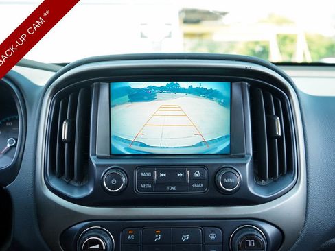 Used 2017 Chevrolet Colorado Z71 AWD/4WD image 11