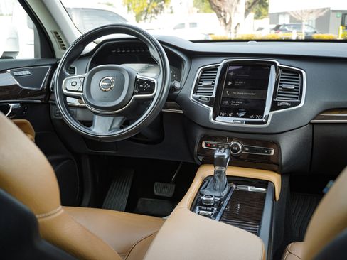 Used 2016 Volvo XC90 T6 Momentum w/ Protection Package Plus image 28