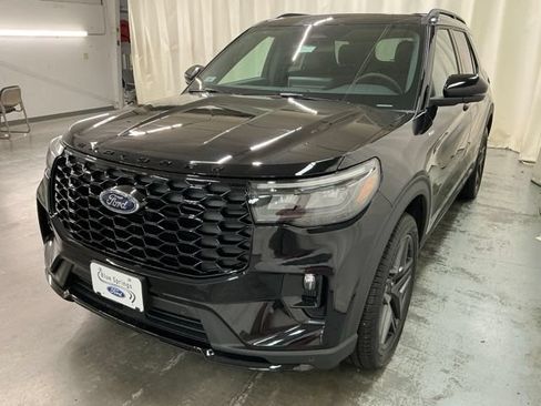 New 2026 Ford Explorer ST-Line w/ ST-Line Street Pack AWD/4WD image 8
