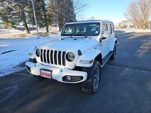 Used 2022 Jeep Wrangler Unlimited Sahara image 2