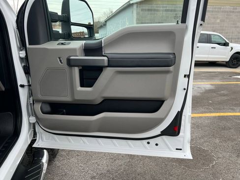 Used 2017 Ford F250 XLT w/ FX4 Off-Road Package image 19