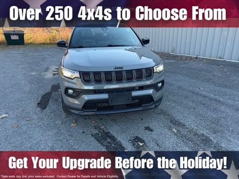 Used 2023 Jeep Compass Latitude AWD/4WD image 2