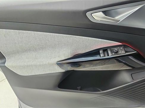 Used 2023 Volkswagen ID.4 Pro image 33