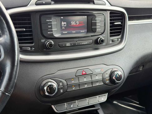 Used 2016 Kia Sorento AWD w/ LX Convenience Package image 22