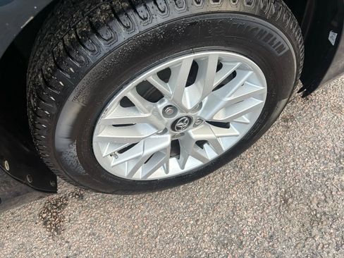 Used 2017 Toyota Camry XLE image 38