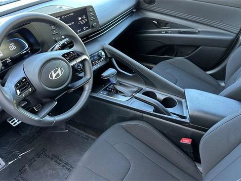 Certified 2025 Hyundai Elantra Sport image 10