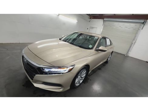 Used 2018 Honda Accord LX image 4