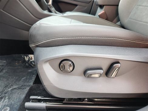 New 2024 Volkswagen Taos SE image 8